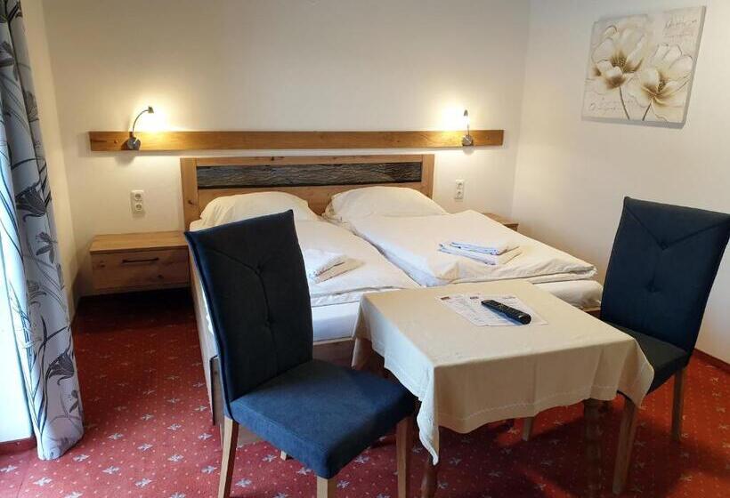 Трехместный Номер Стандарт с Балконом, Landgasthof Hotel Zehenthof