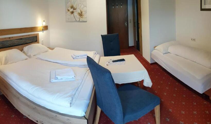 Трехместный Номер Стандарт с Балконом, Landgasthof Hotel Zehenthof