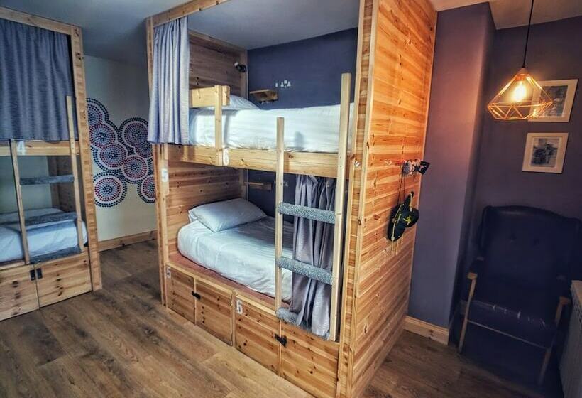 Кровать в Общей Комнате, The Black Sheep Hostel