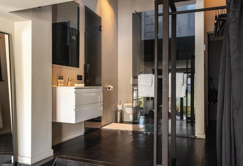 جناح مزود بتراس, Museum Suites