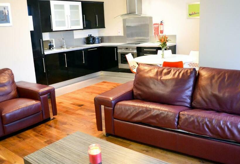 Апартаменты 2 Спальни, Carrick Plaza Suites And Apartments