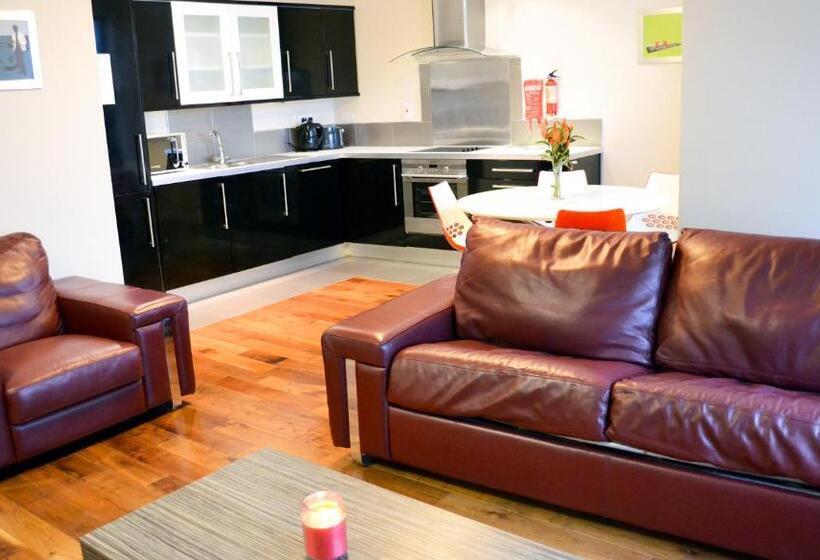 Апартаменты 3 Спальни, Carrick Plaza Suites And Apartments