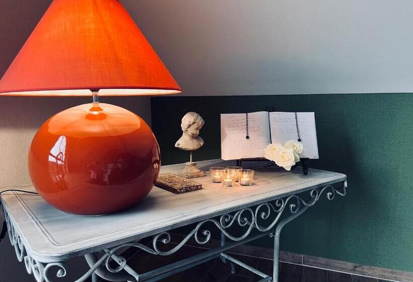 Номер Deluxe, Het Heilig Genot