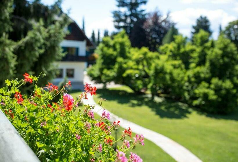 اتاق استاندارد با چشمانداز باغ, Villa Konstanze