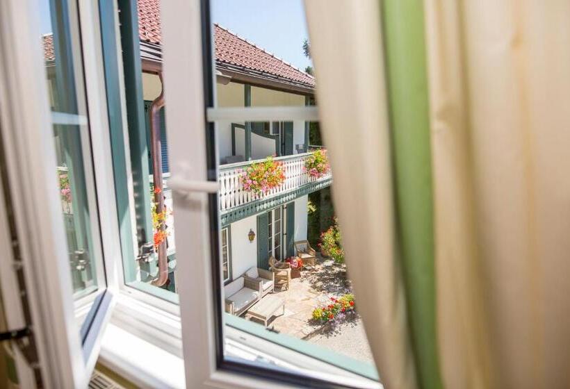 سوییت با چشم‌انداز باغ, Villa Konstanze