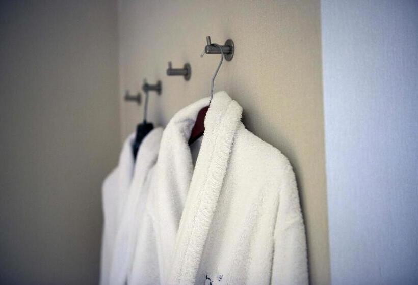 סוויטה דלוקס, Grand Hotel Belle Vue