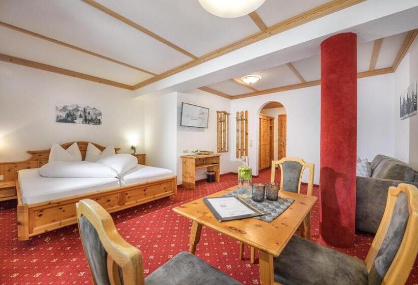 חדר לארבעה סטנדרטי עם מרפסת, Hubertushof