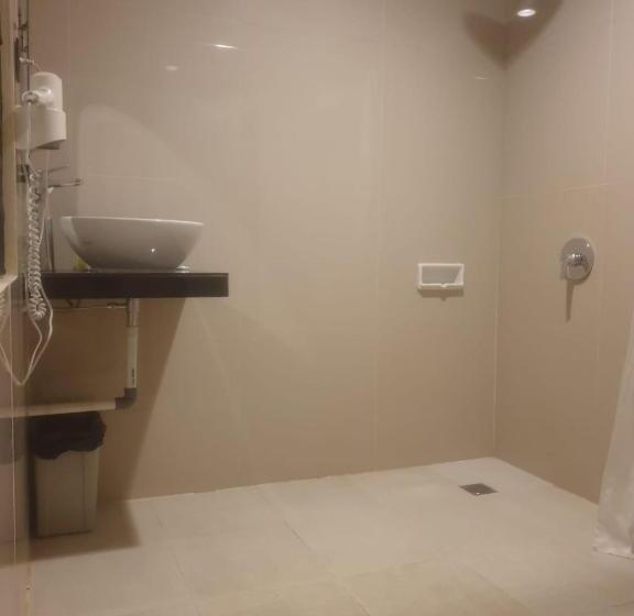 带大床的高级房间, Violand Garden Hotel Samarinda