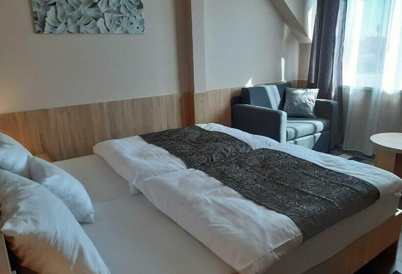Номер Стандарт, Katalin Motel & étterem