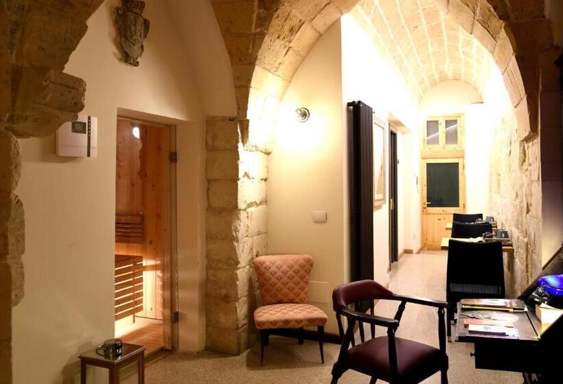 اتاق لوکس, La Monaca Salentina