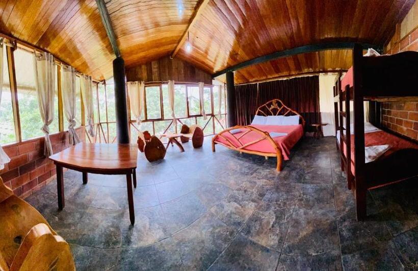 Трехместный Номер Стандарт с Балконом, River Spot Lodge