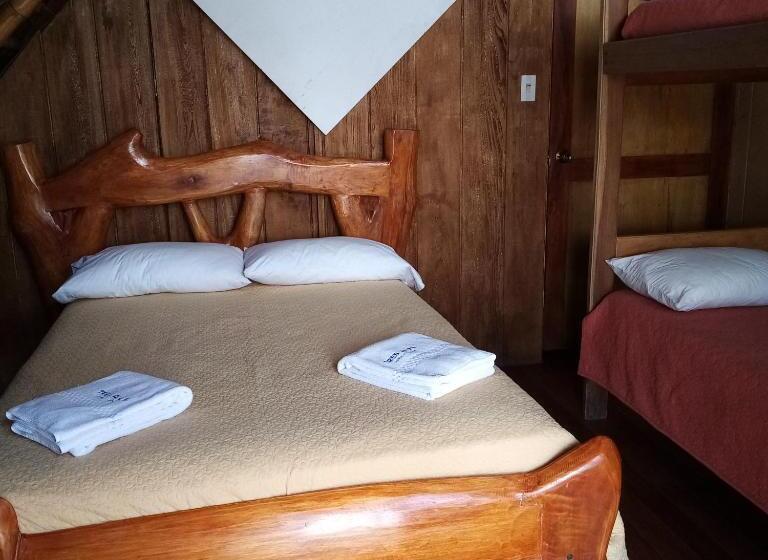 Четырехместный Номер Стандарт с Балконом, River Spot Lodge