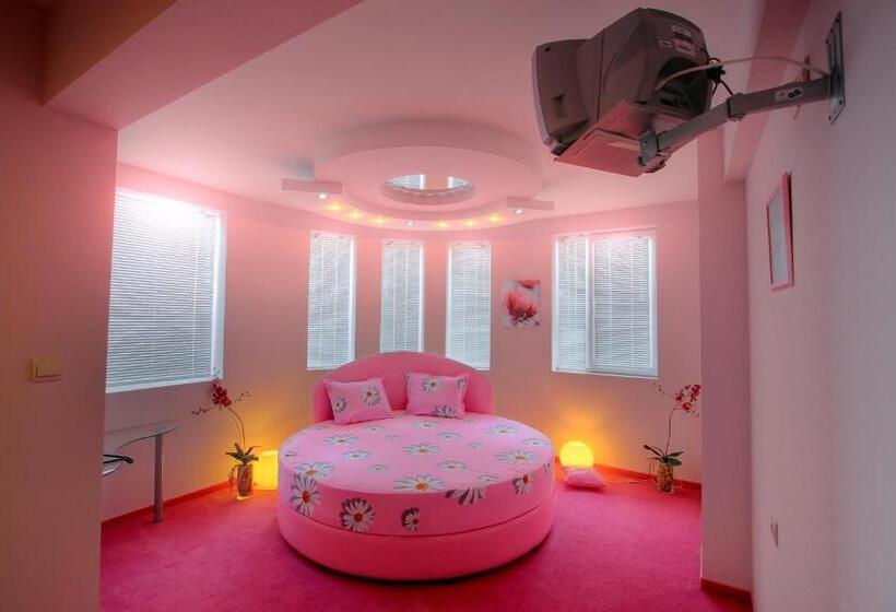 اتاق لوکس, Family Hotel Mania