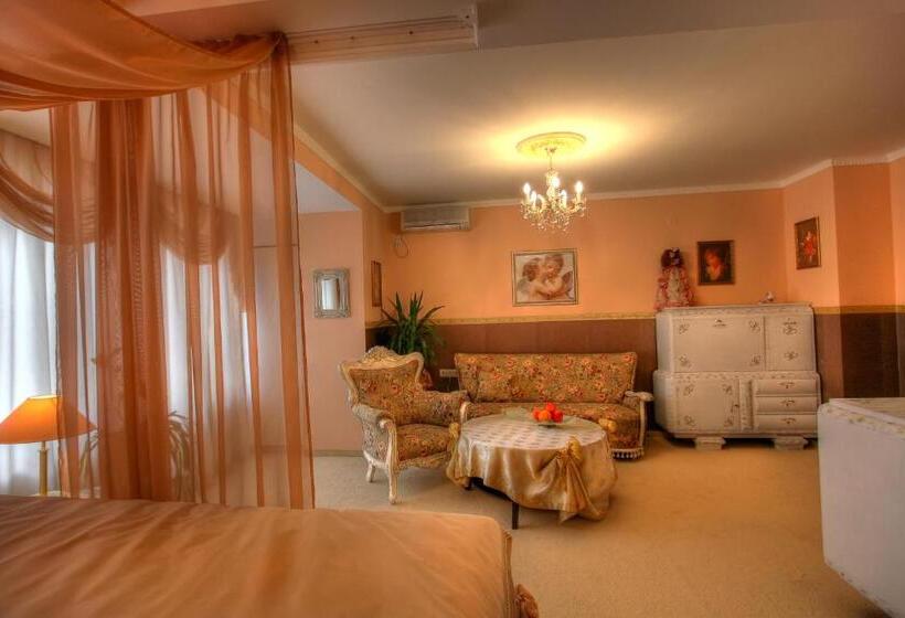سوییت جونیور لوکس, Family Hotel Mania
