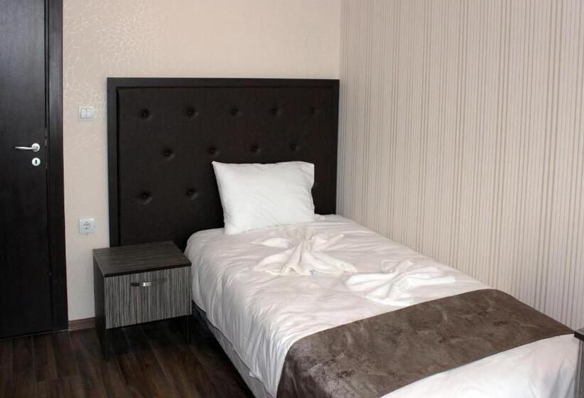 اتاق استاندارد یک نفره, Family Hotel Silistra