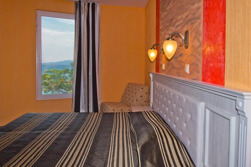 Номер Стандарт с Балконом, Family Hotel Paros