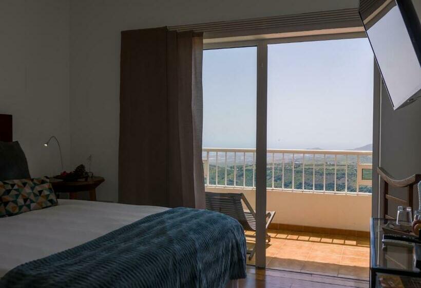 غرفة قياسية مطلّة علي البحر مزوَّدة بشُرفة, Villa Dama By Airnest