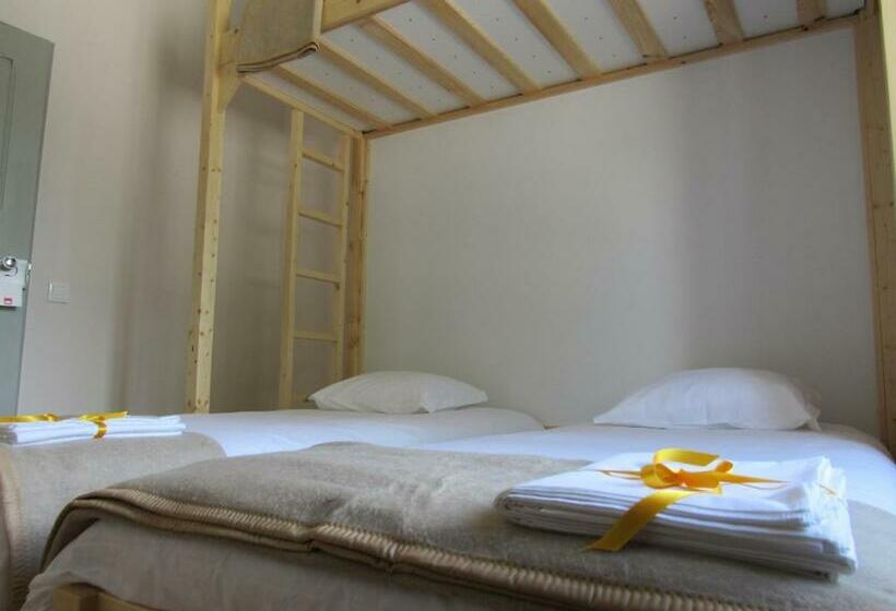 اتاق خانوادگی با سرویس بهداشتی مشترک, Most Art Boutique Hostel