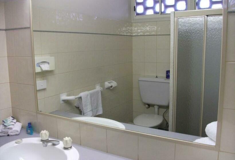 חדר משפחתי, Overlander Hotel Motel