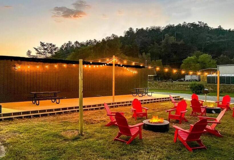 标准工作室, Wildflower Room At The Trailblazer Unit 15