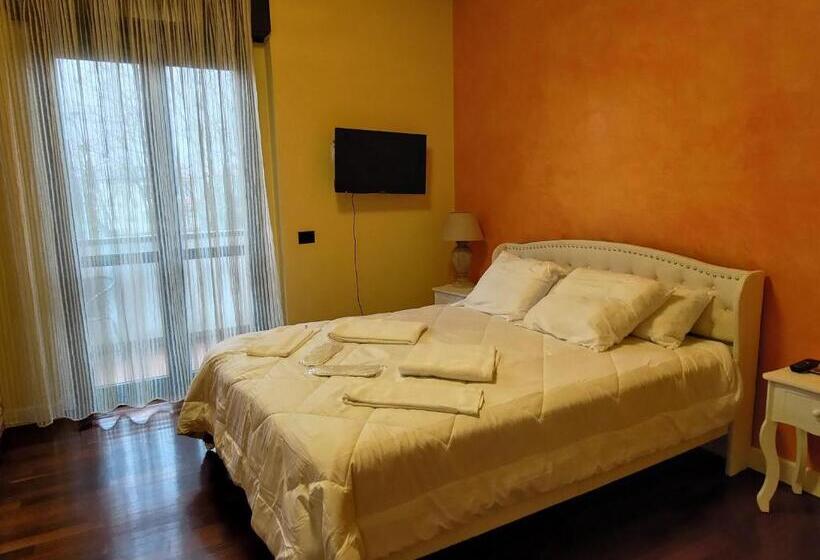 Номер Стандарт с Балконом, Villa Eleganza Milano Bergamo Airport