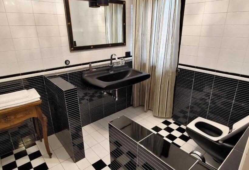 Номер Стандарт с Балконом, Villa Eleganza Milano Bergamo Airport
