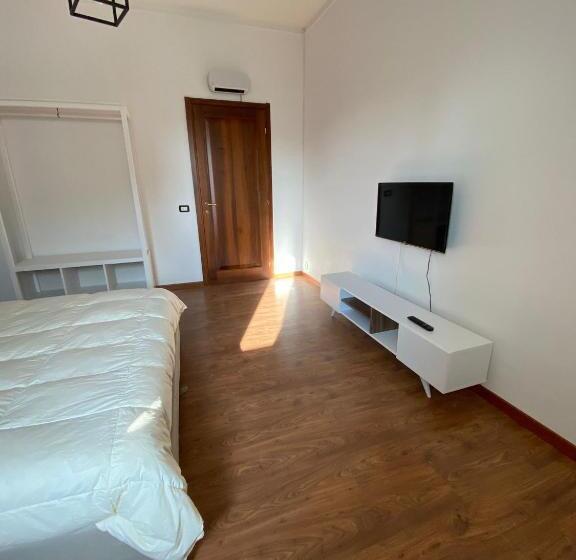 اتاق استاندارد سه نفره, Aurora Rooms