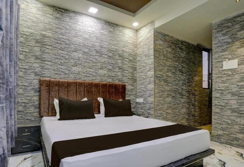 Трехместный Номер Классика, Collection O Hotel Leo Inn