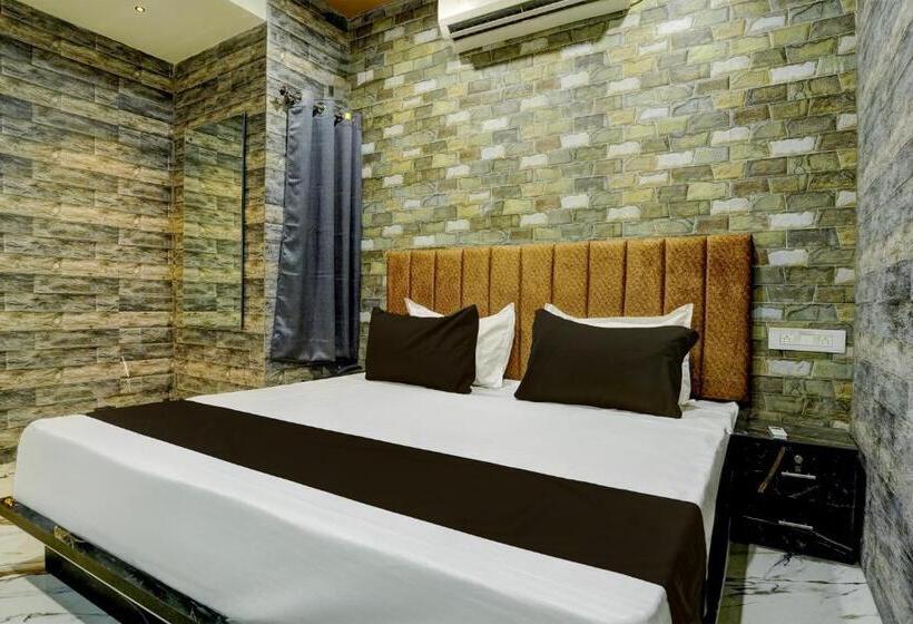 Трехместный Номер Классика, Collection O Hotel Leo Inn