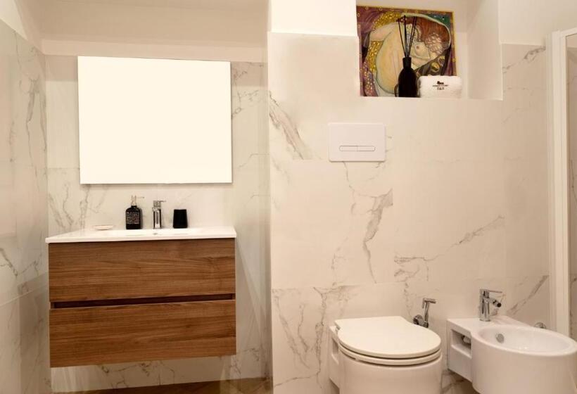 Номер Стандарт с Гидромассажем, Domus Cuomo B&b
