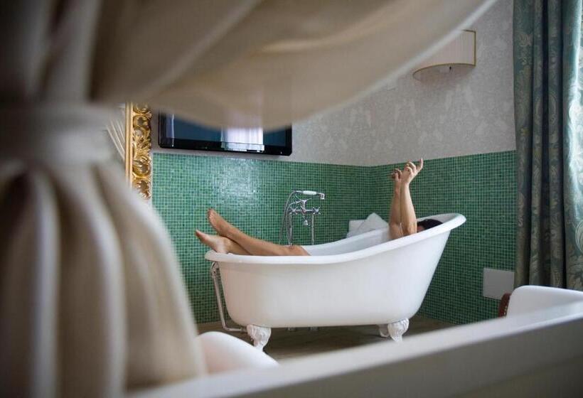 جناح ديلوكس, Hm Motel