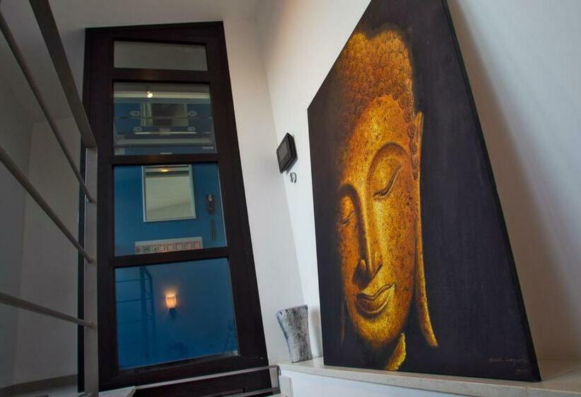 سوییت با چشم‌انداز جانبی دریا, Zenthe Small Luxury B&b