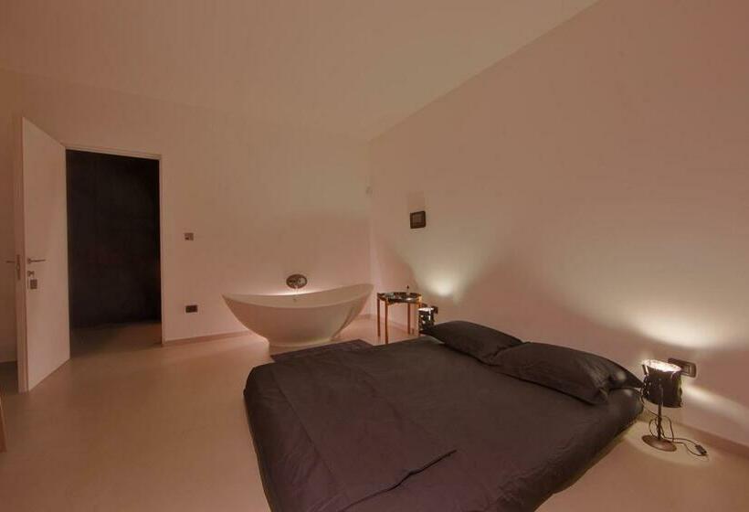 سوییت با چشم‌انداز جانبی دریا, Zenthe Small Luxury B&b