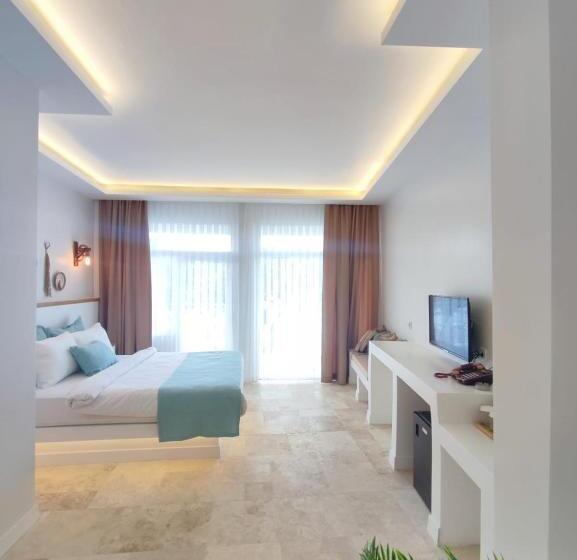 Трехместный Номер Deluxe, Mavi Cam Hotel Ayvalik