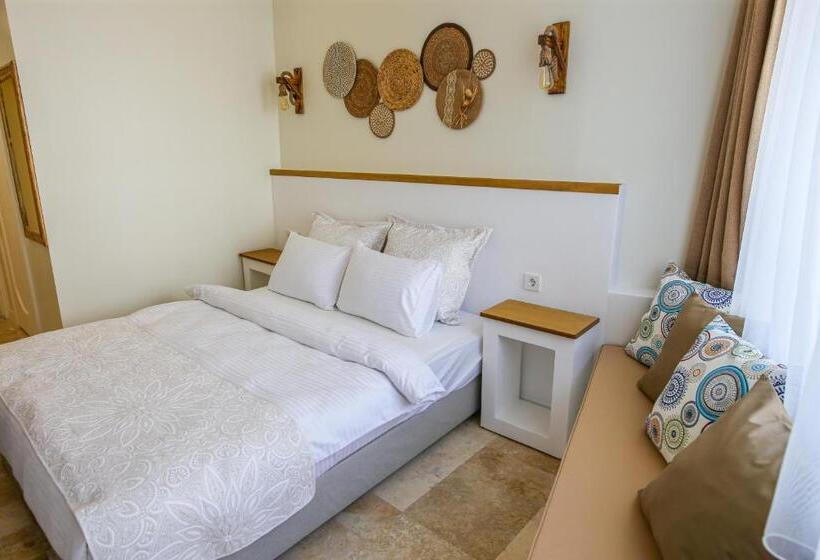 Семейный Номер, Mavi Cam Hotel Ayvalik
