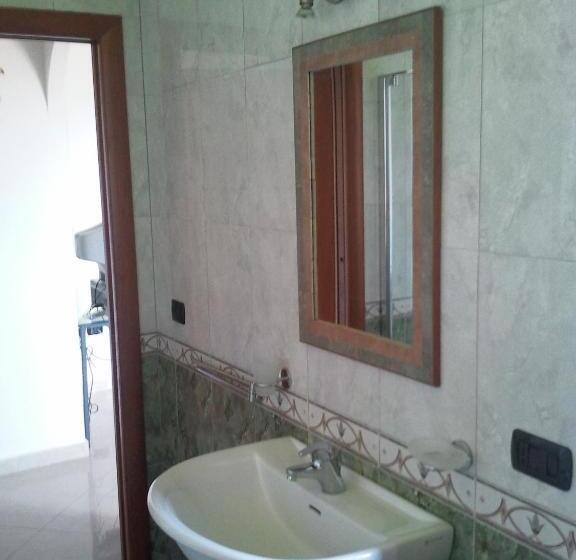 اتاق استاندارد با بالکن, B&b La Pineta