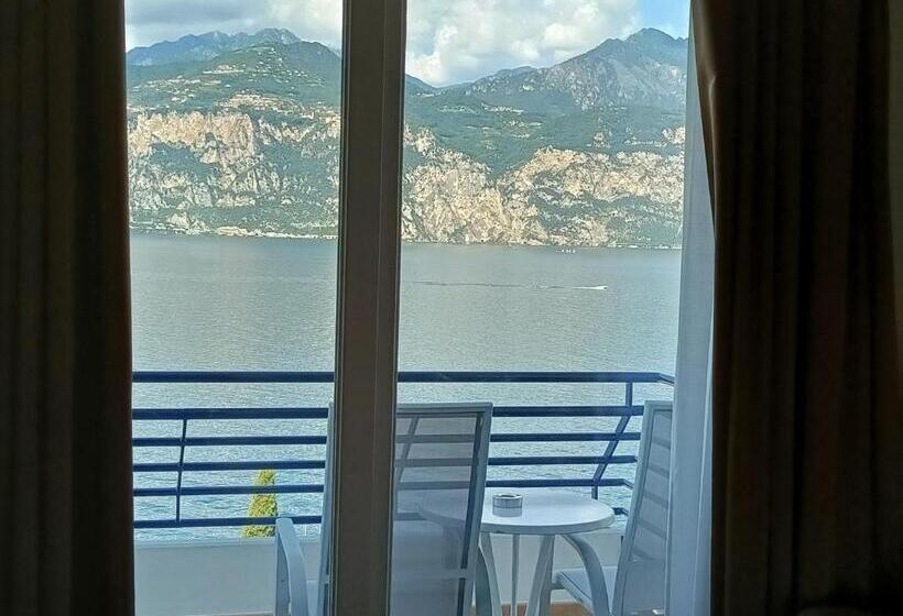 豪华湖景房, Capri