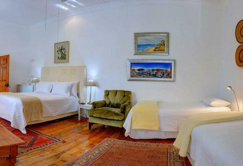 Семейный Номер, 81 On Church Guest House