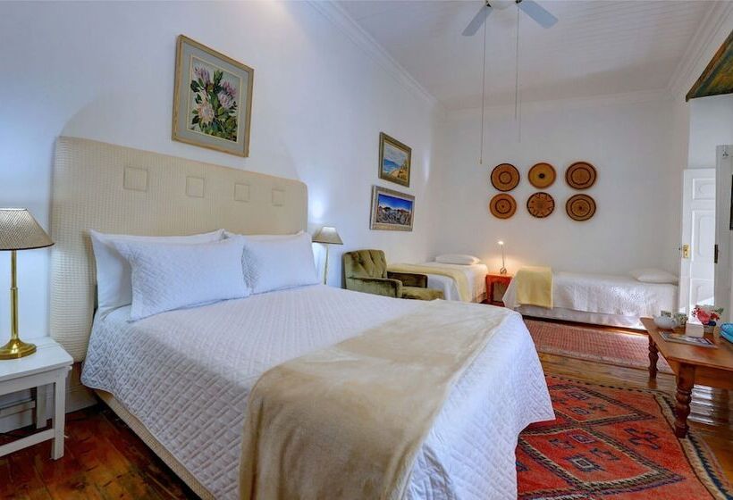 Семейный Номер, 81 On Church Guest House