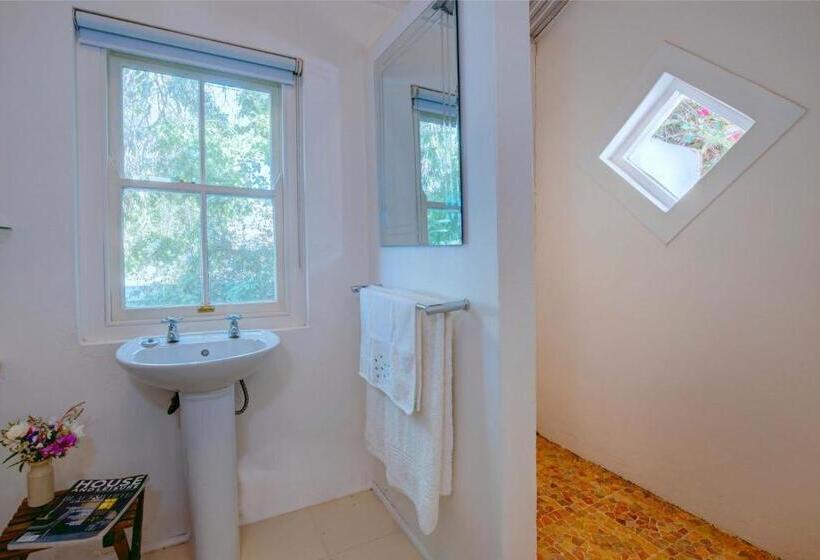 Трехместный Номер Deluxe, 81 On Church Guest House