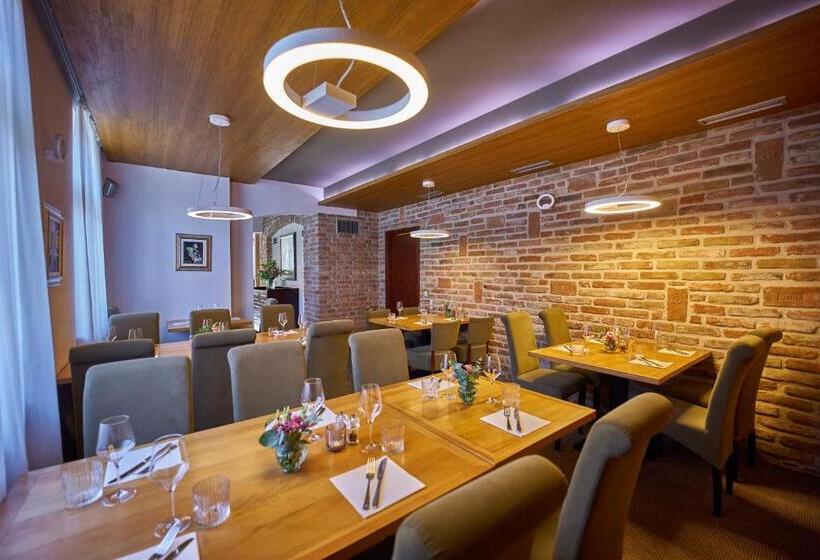 سوییت, Pension & Restaurant Patriot Trnava