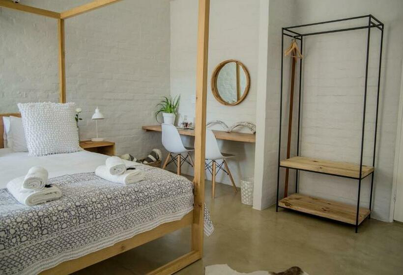Номер Стандарт с Балконом, Raw Karoo Guest House