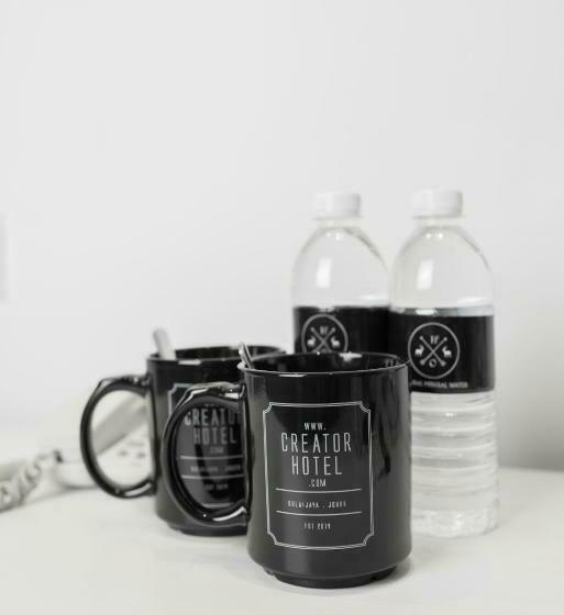 Номер Deluxe, Creator