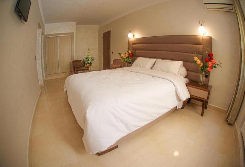 اتاق لوکس خانوادگی, Hôtel Des Lilas