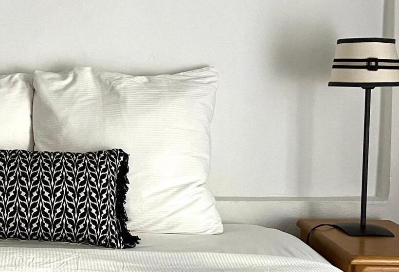 اتاق استاندارد با چشم‌انداز باغ, Villa Famiri Boutique