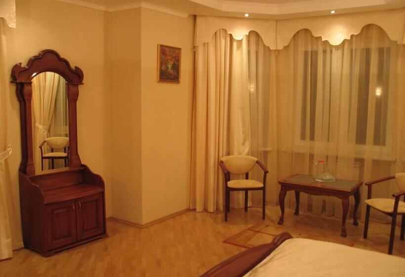 Полулюкс с Балконом, Red Stone