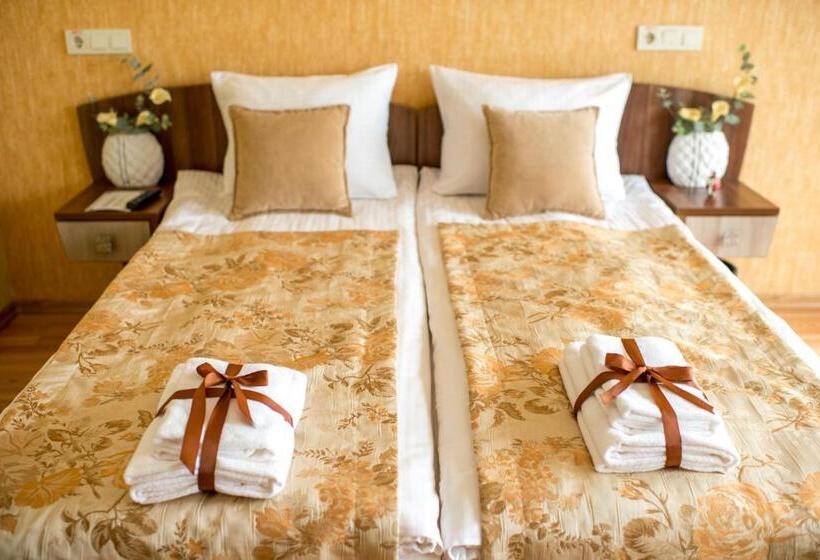 سوییت جونیور, &spa Pysanka, готель писанка, 3 сауни та джакузі   індивідуальний відпочинок у спа