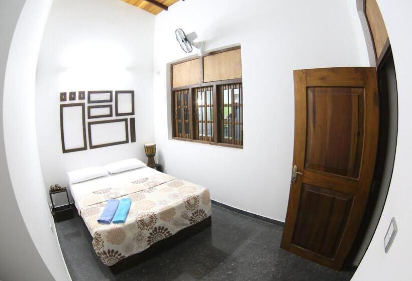 标准间, Hostel First