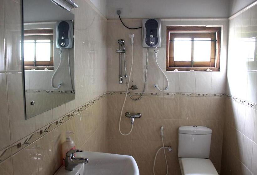 带共用浴室的标准房间, Hostel First