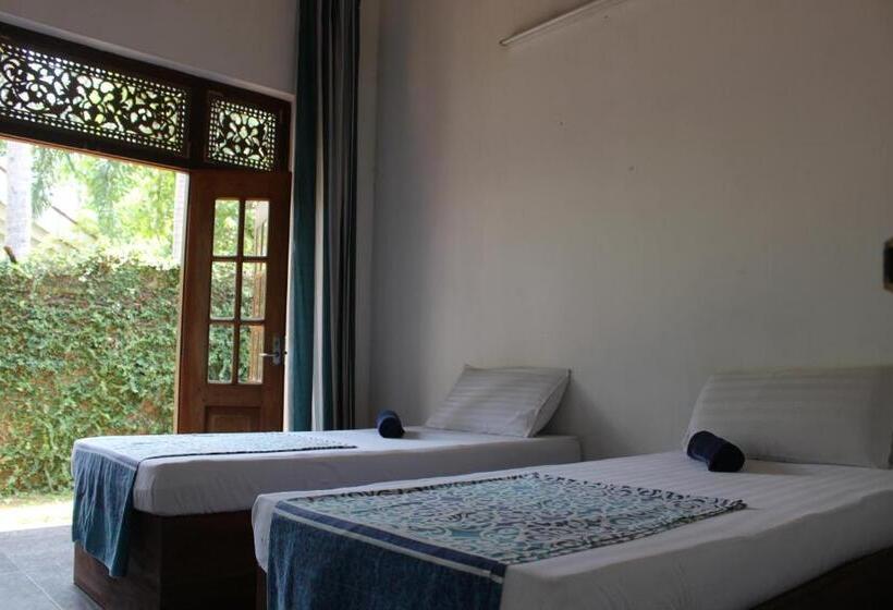Habitació Estàndard Bany Compartit, Hostel First